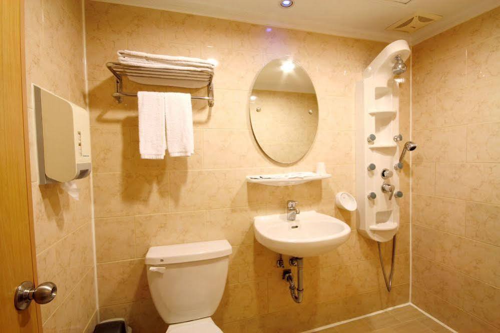 Kindness Hotel Weiwuying Kaohsiung Dış mekan fotoğraf